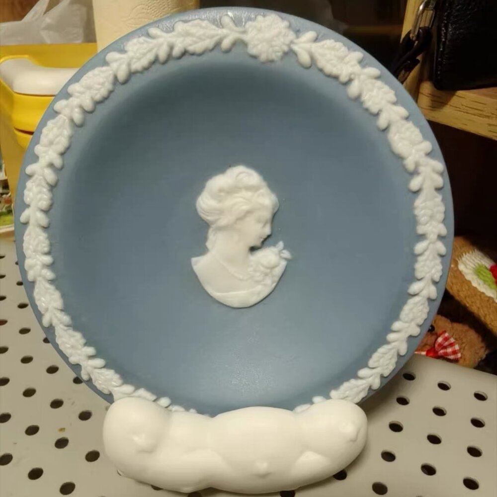 Decorative Dinnerware
